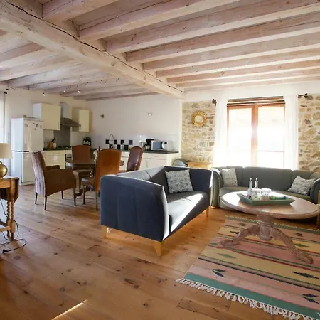Domaine De Bellac Hébergement de vacances *